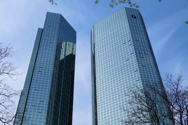 Deutsche Bank fights to get back image