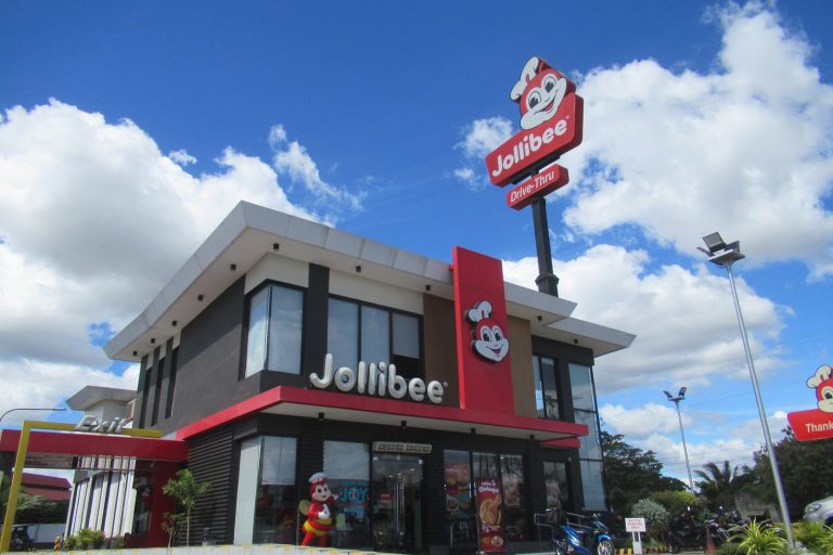 Jollibee raises $600 million for global expansion plans