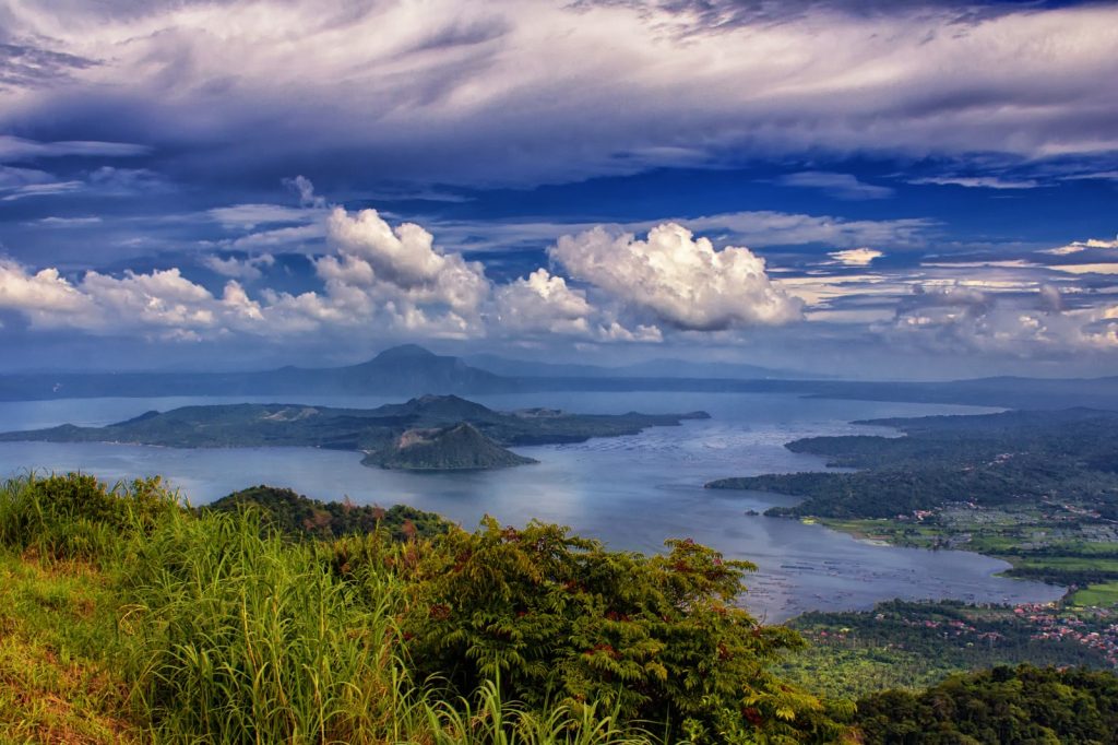 Philippines reopens businesses closed due to Taal volcano\u2019s eruption