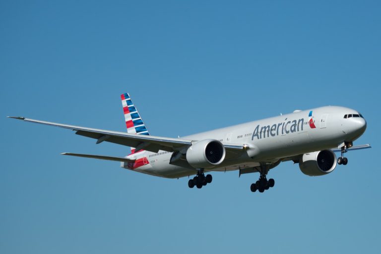 Pilots Union Sues American Airlines Over China Flights