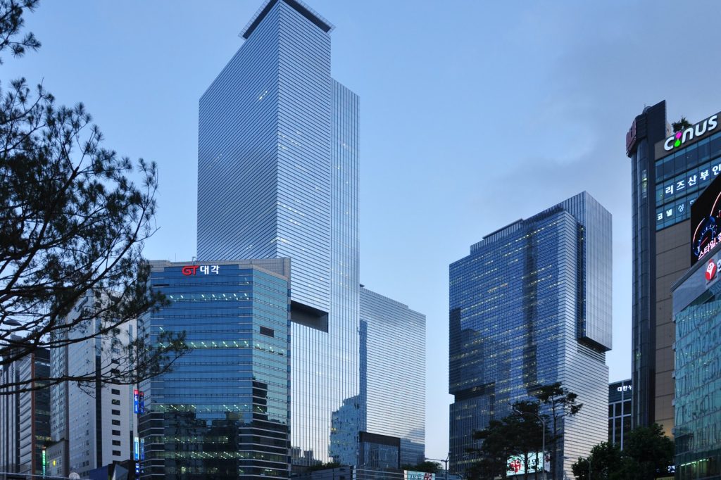 2 South Korean electronics giants close plants due to virus cases