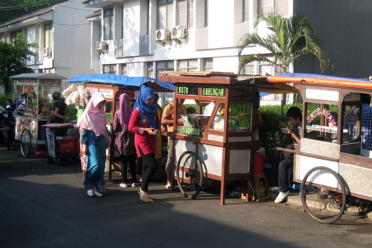 Indonesia Informal Workers Face Income Loss Despite $24B Stimulus