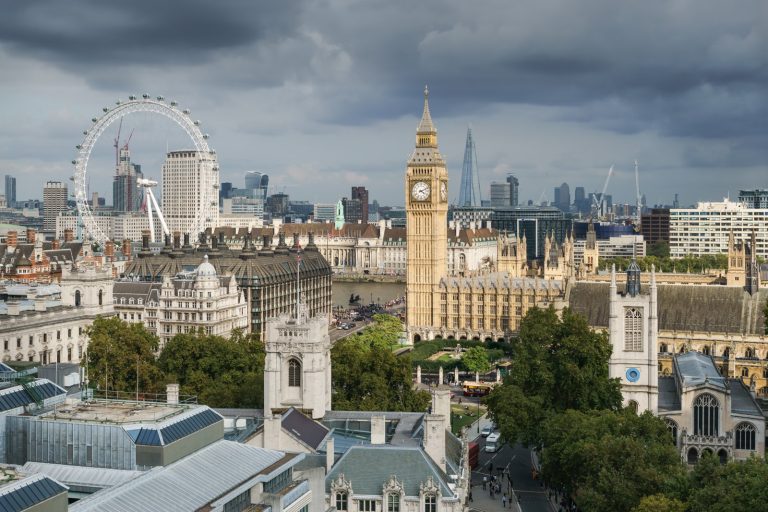 UK Inflation Surges to 30-Year High at 6.2 Percent Nationwide