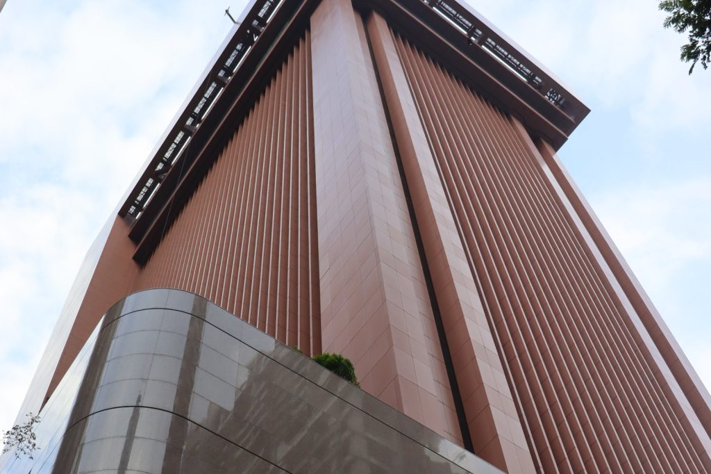 Singapores Core Inflation Dips but Risks Loom Ahead of MAS Meeting