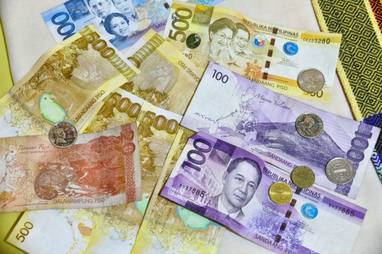 Peso and Ringgit Lead Gains Among Asian Currencies Suddenly