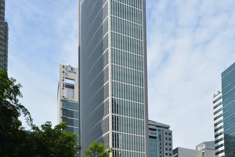 Singapore Bank Stocks Hit by Credit Suisse Crisis
