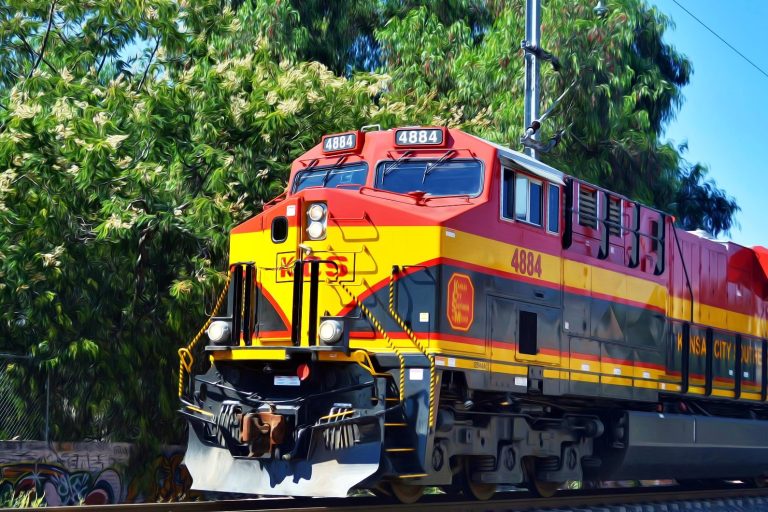 Querétaro Bus-Train Crash Kills Seven, Injures Seventeen