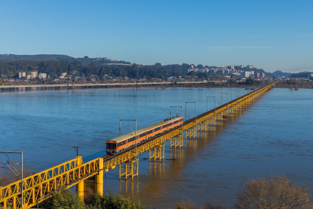 Train Minibus Crash Kills Six in Chile B\u00edo-B\u00edo Region