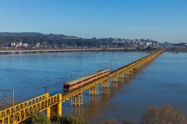 Train Minibus Crash Kills Six in Chile Bío-Bío Region