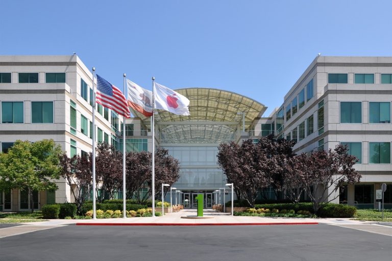 Apple, IBM Suspend X Ads Over Musk Endorsement