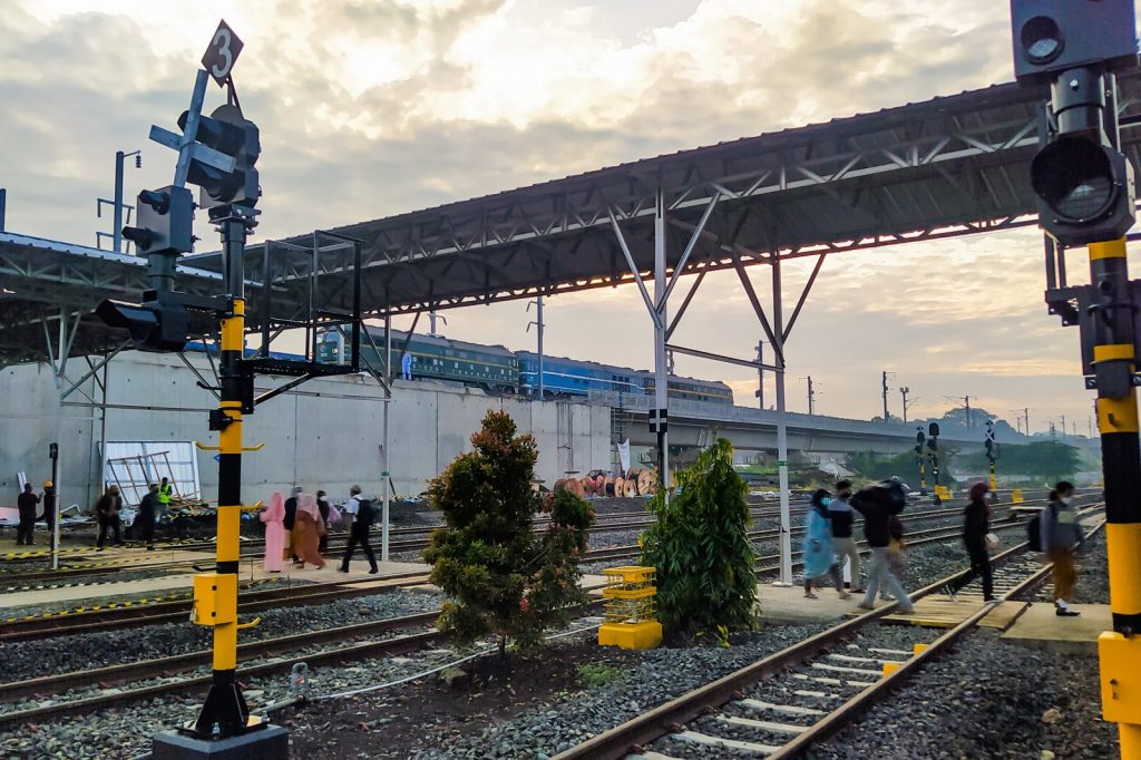 Jakarta-Bandung High-Speed Rail Carries 2.56 Million in Six Months