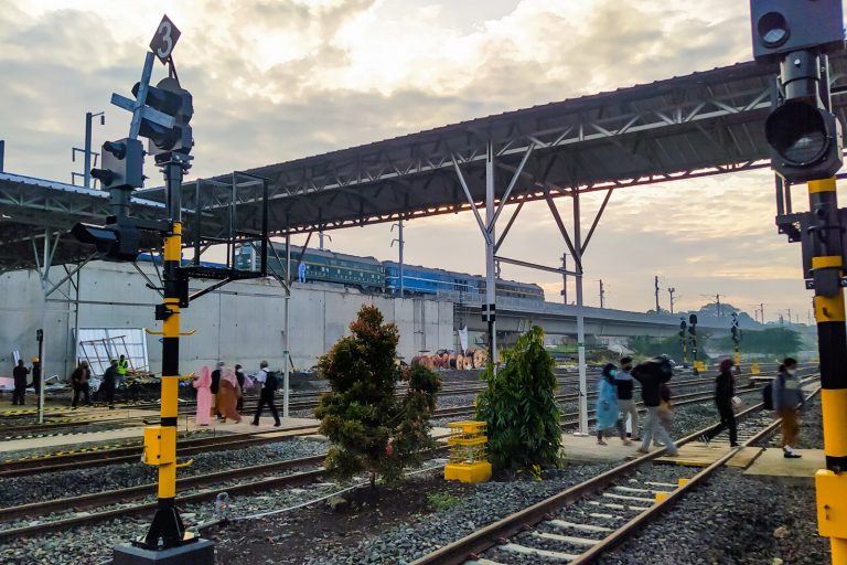 Jakarta-Bandung High-Speed Rail Carries 2.56 Million in Six Months