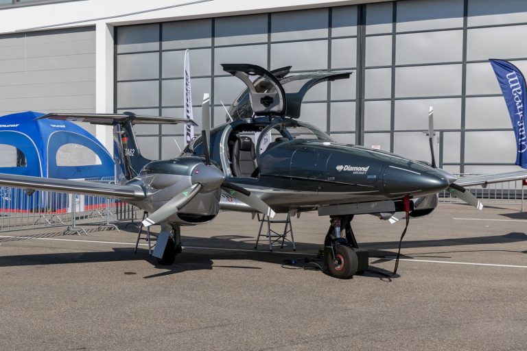 Diamond DA62: Twin-Engine Plane Promises Single-Engine Simplicity