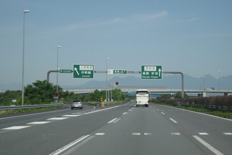 26 Injured, 2 Dead in 50-Vehicle Kan-etsu Expressway Pileup