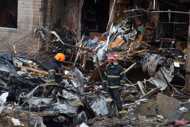 Indonesia Quake: A Routine 5.8 Magnitude Event on the Ring of Fire Residents evacuate damaged homes after Friday’s 5.8 quake shook Yogyakarta’s Bambanglipuro district.