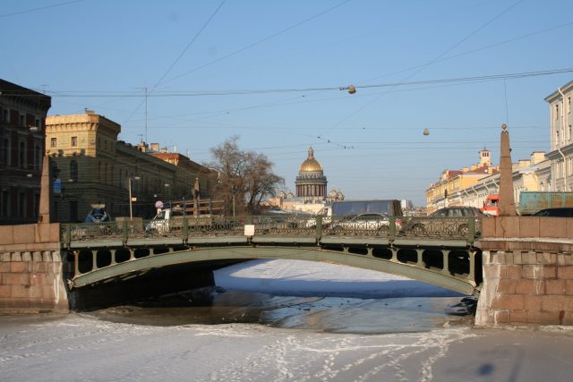 Bus Plunges into River in Saint Petersburg, Killing Seven People Immediately Emergency responders work at the Moyka river near Potseluev Bridge after a passenger bus fell into the water.