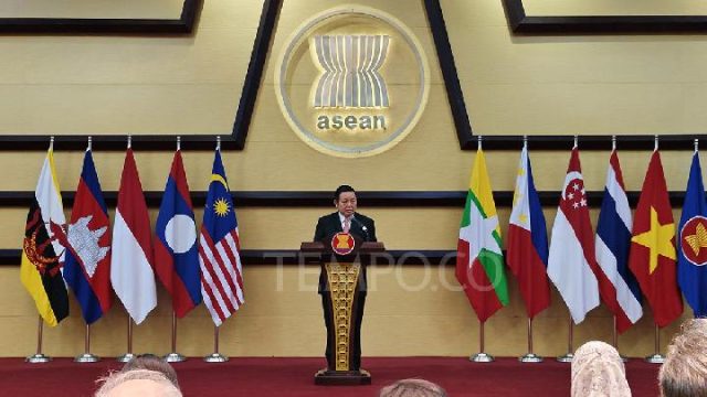 East Timor Asean Flag Ceremony East Timorese and ASEAN officials shaking hands at the Kuala Lumpur summit after the unanimous vote admitting East Timor as the 11th member.