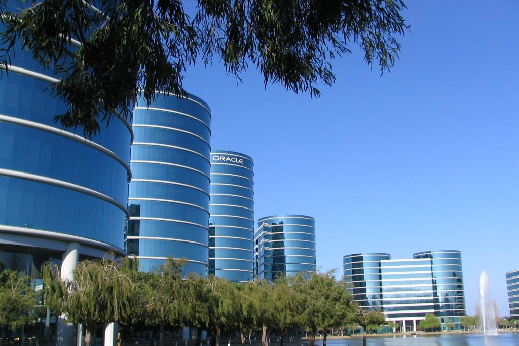 Oracle Shares Decline Amid Broader Tech Selloff Over AI Spending Concerns