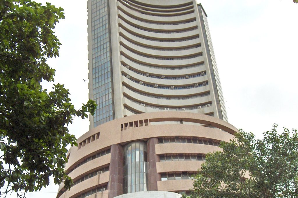Traders Eye Fragile US-Iran Truce as Oil Prices Rise, Sensex Falls
