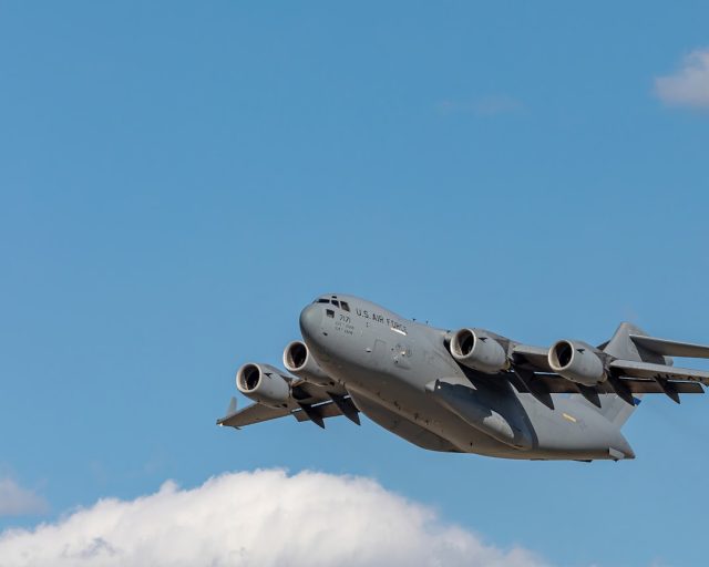 A US military operator spots two Unidentified Anomalous Phenomena in the Arabian Gulf