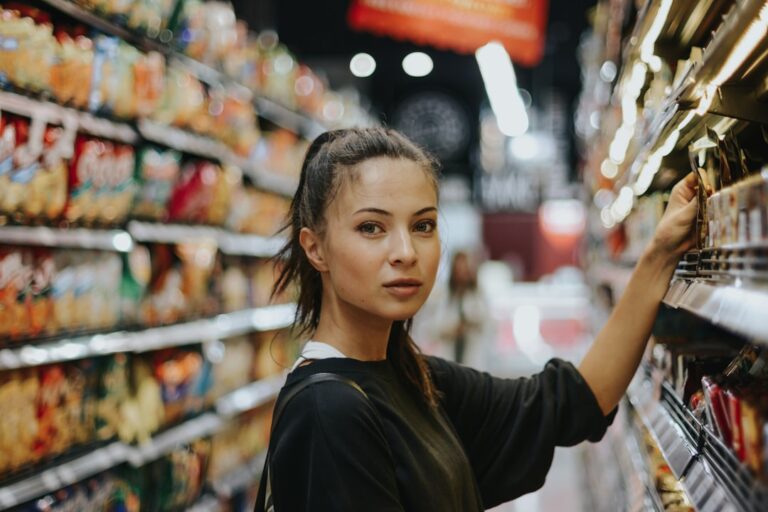 Malaysians Expected to Keep Spending in 2023 Despite Challenges Ahead