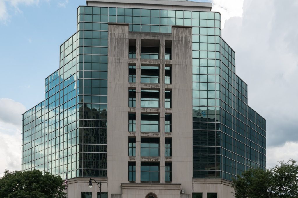 GRAIL Stock Plunges 50% as Fraud Suit Alleges Trial Misrepresentation