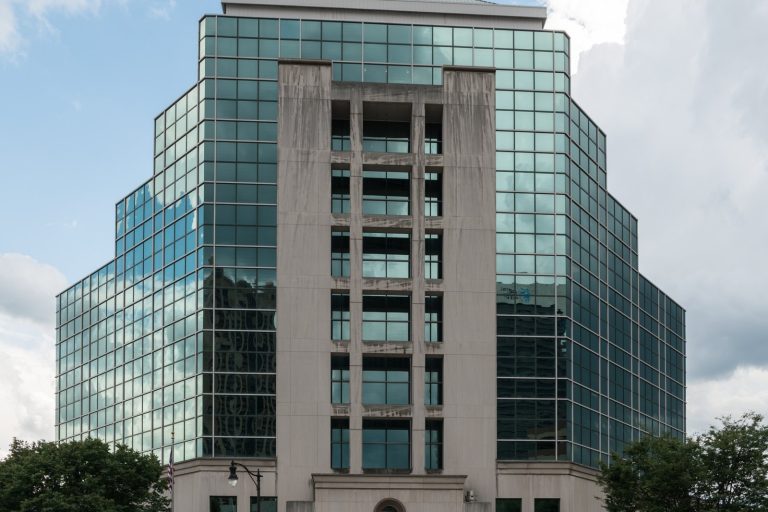 GRAIL Stock Plunges 50% as Fraud Suit Alleges Trial Misrepresentation