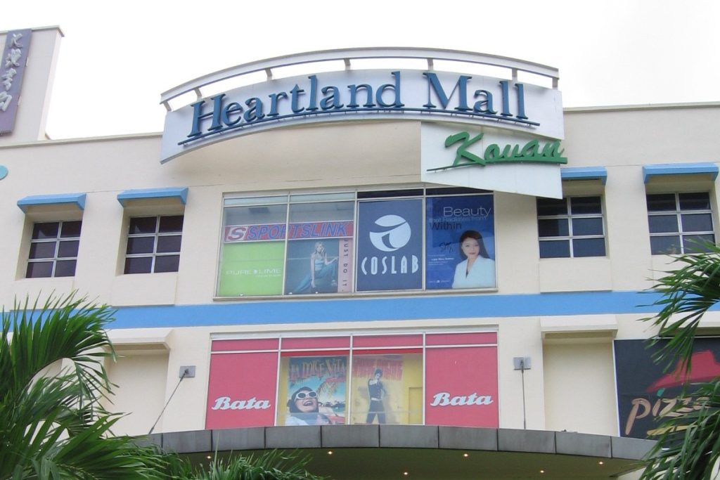 Singapores Heartland Malls See 99.6% Occupancy Amid Retail Challenges