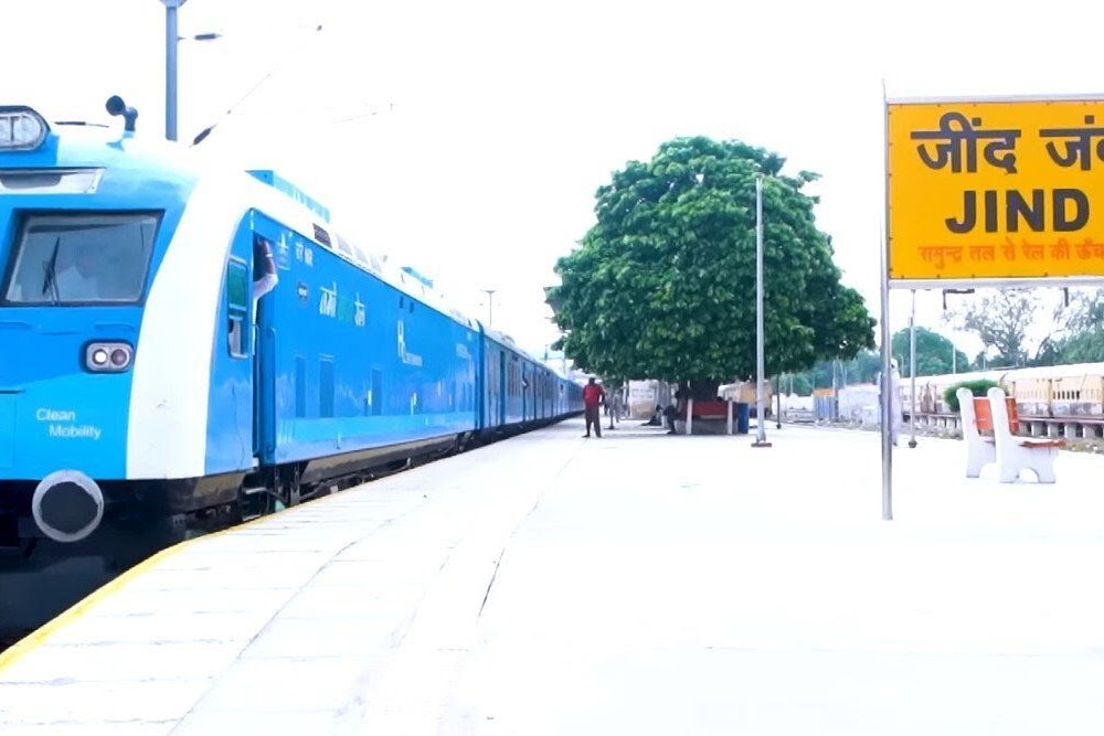Indian Railways Tests Hydrogen Train with 1,200 kW System on Haryana Track