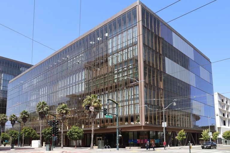 Pre-IPO OpenAI stock used for Bay Area home purchases, echoing dot-com era risks