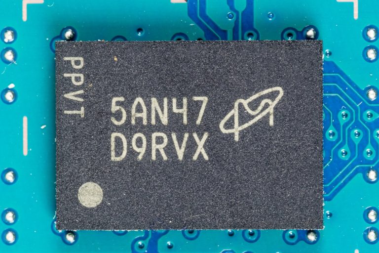 “Alphabet or Micron: Which AI Bet Offers Stronger Long-Term Value?”
