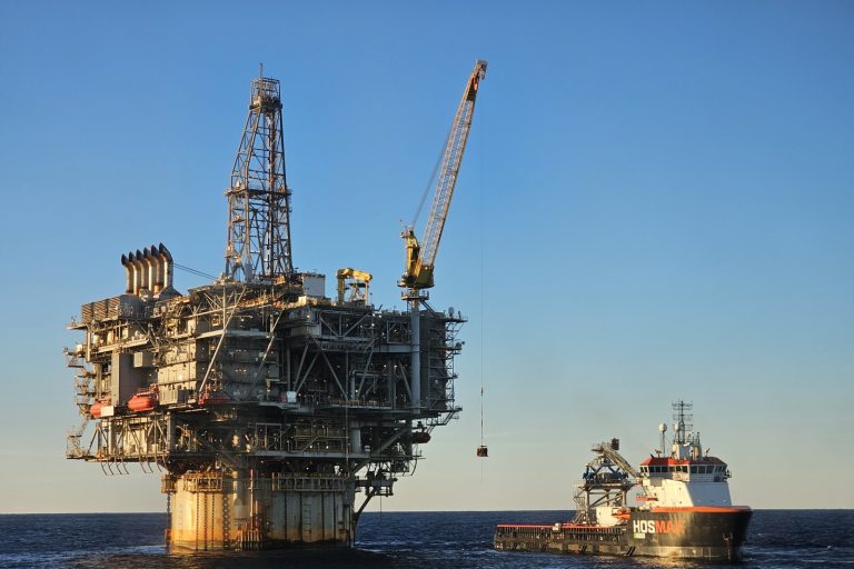 Geopolitical Crises: Historical Impact on Dow Jones and Oil