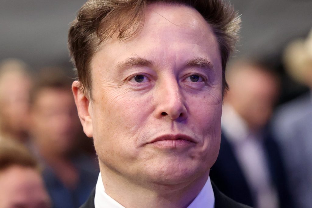 SpaceX, Amazon, worth 4.5 trillion, clash over satellite internet