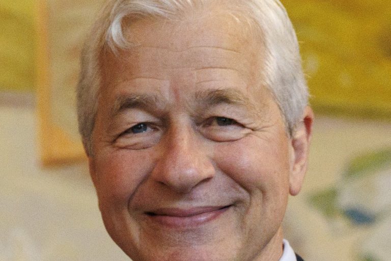 Economists Challenge JPMorgan’s High Interest Rate Forecast