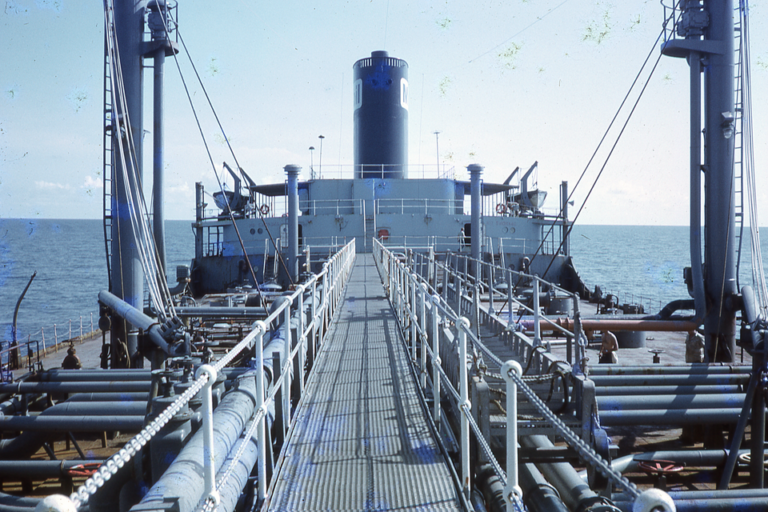 Strait of Hormuz Shipping Uncertainty Persists Amid Iran Meeting Reports