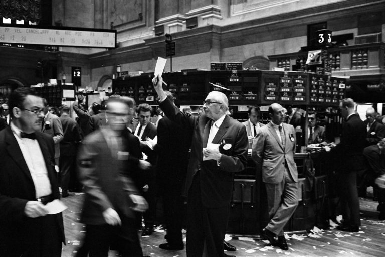 Fear Gauge Jumps 24% as Stocks Lose Ground to Safe Havens