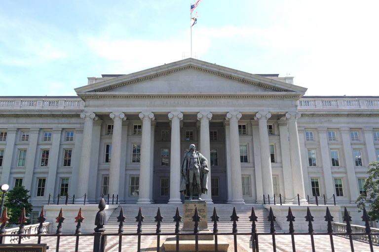 U.S. National Debt Exceeds $40 Trillion Amid Rising Treasury