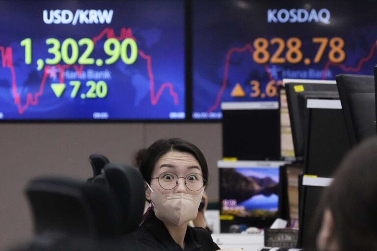Asian markets show mixed moves as investors await key US jobs data