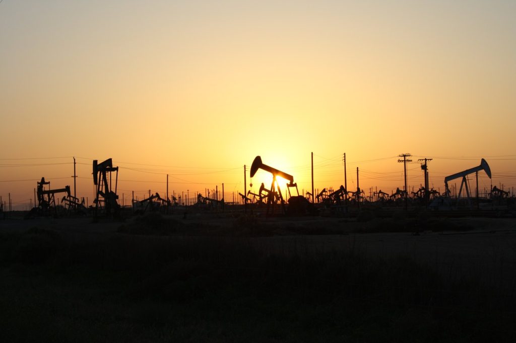 Asian Markets Fall as Oil Surges Past 100 on US-Iran Fears