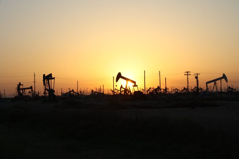 Asian Markets Fall as Oil Surges Past $100 on US-Iran Fears