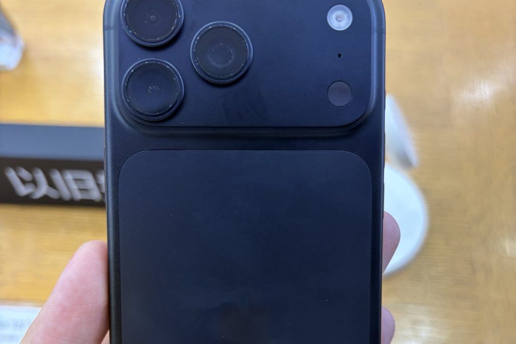 Record Battery Life Makes iPhone 18 Pro Max Standout in Week-Long Review