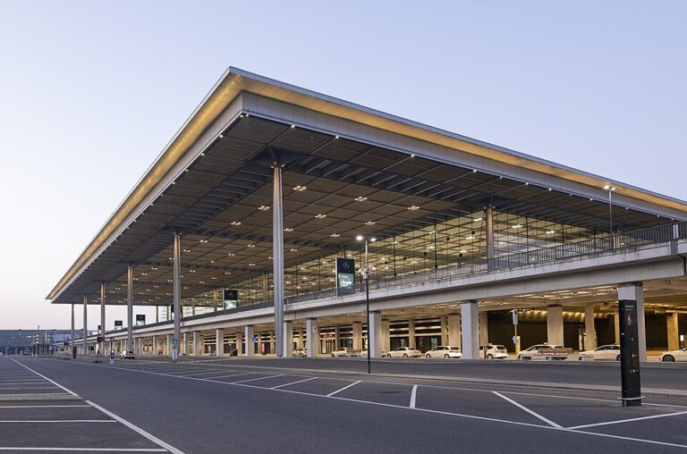 When Do Flight Prices Drop? The Real Answer
