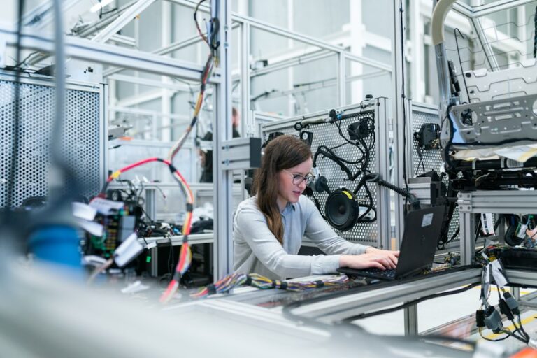 Vietnam’s Factory Sector Hit by Shrinking Global Demand and Investment