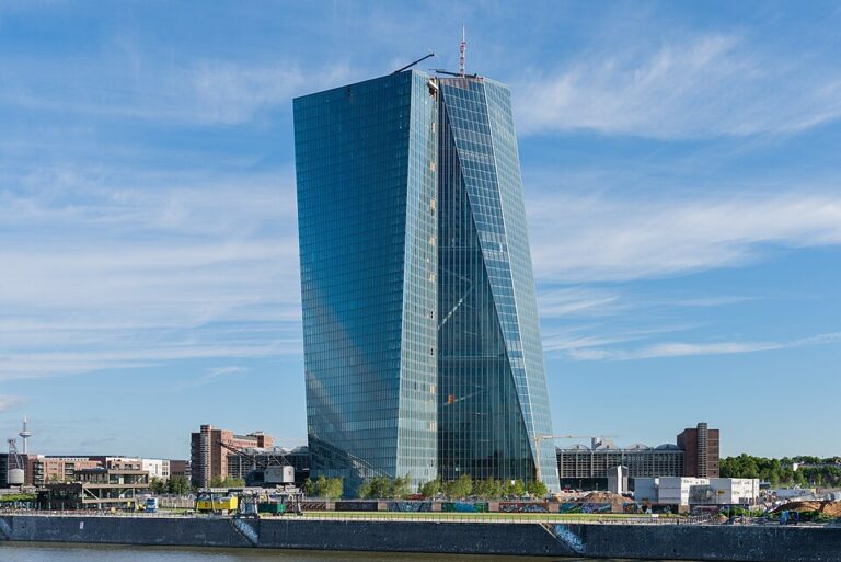 ECB Wage Tracker Sees Modest Euro Area Wage Growth in Early 2027