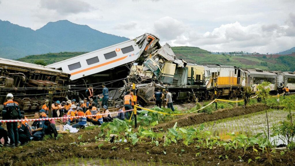 Four Dead Several Injured Indonesian Train