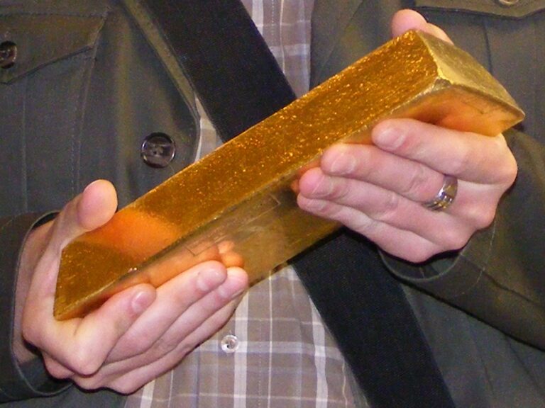 Gold prices surge to one-week high on US-Iran peace deal prospects