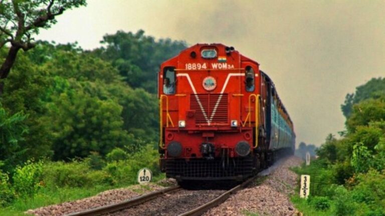 India’s Hydrogen Train Powers Itself with Fuel Cells