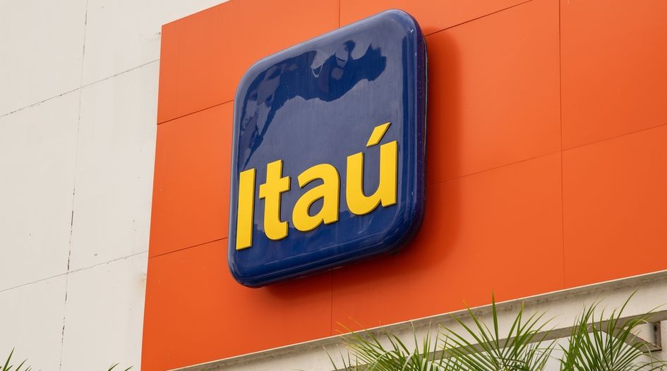 Itaú Unibanco headquarters building in São Paulo, Brazil, under investigation by CADE for broker fee collusion.