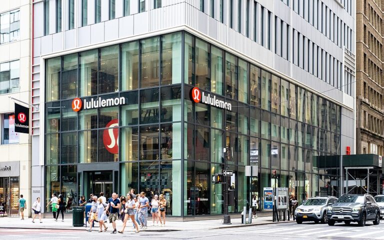 Lululemon Q2 Revenue Drops 4%, Cuts Full-Year Outlook