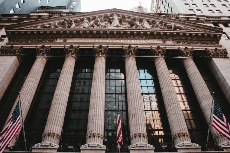 S&P 500 Industrials Surge 1.8% on Fed Pause Bets
